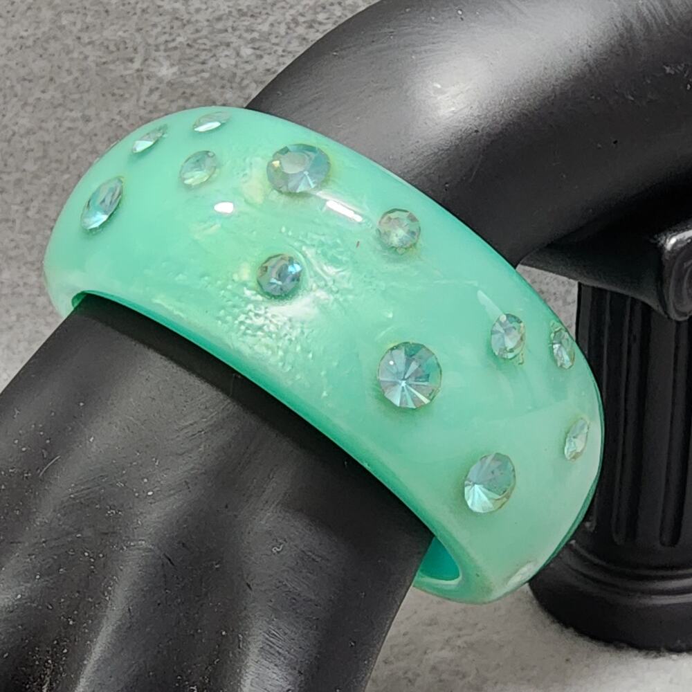 Teal Turquoise Lucite Bangle Bracelet Scattered Faceted Rhinestone Crystals Vtg